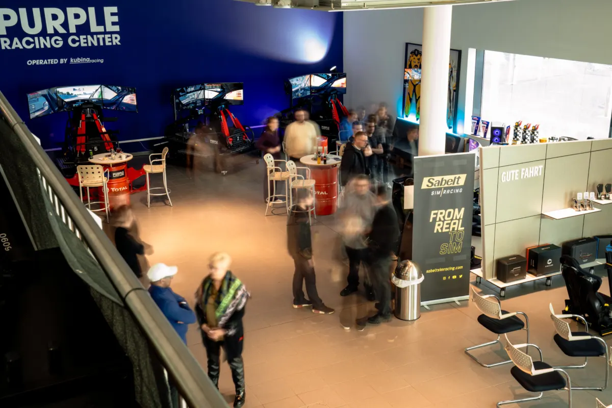 Firmenevent mit Gästen im Purple Racing Center